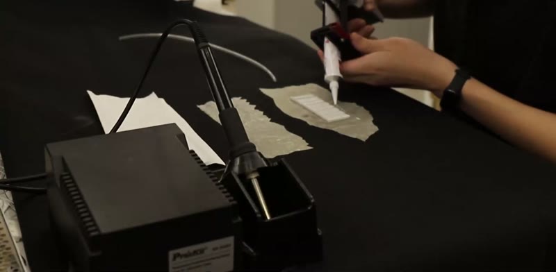 Sealing the structure between latex films with glue